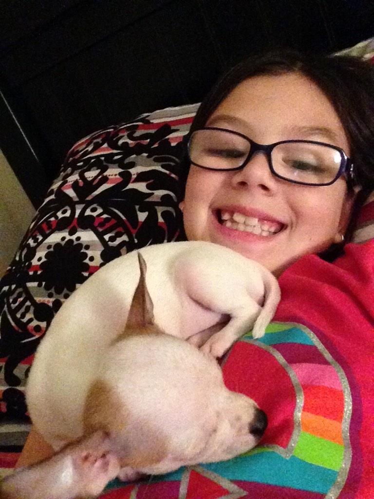 Manning7W's tweet image. Chillaxing with Mia my teacup