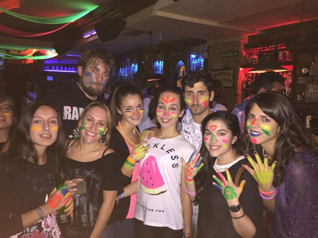 MollyMaloneLeon's tweet photo. FLUOR PARTY......ERASMUS NIGHT....solo faltas TU!! http://t.co/mnivw67x6p