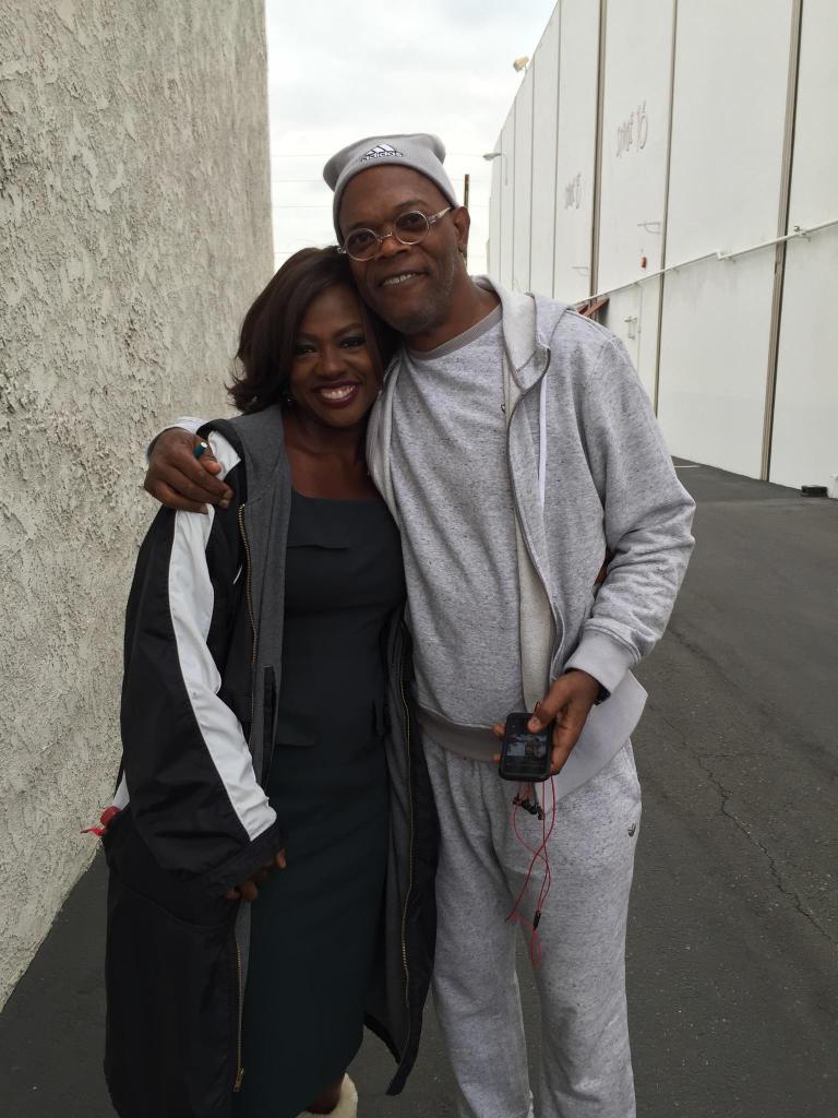 violadavis's tweet photo. Look who visited the set today, @SamuelLJackson! http://t.co/YCRhtVoQOw