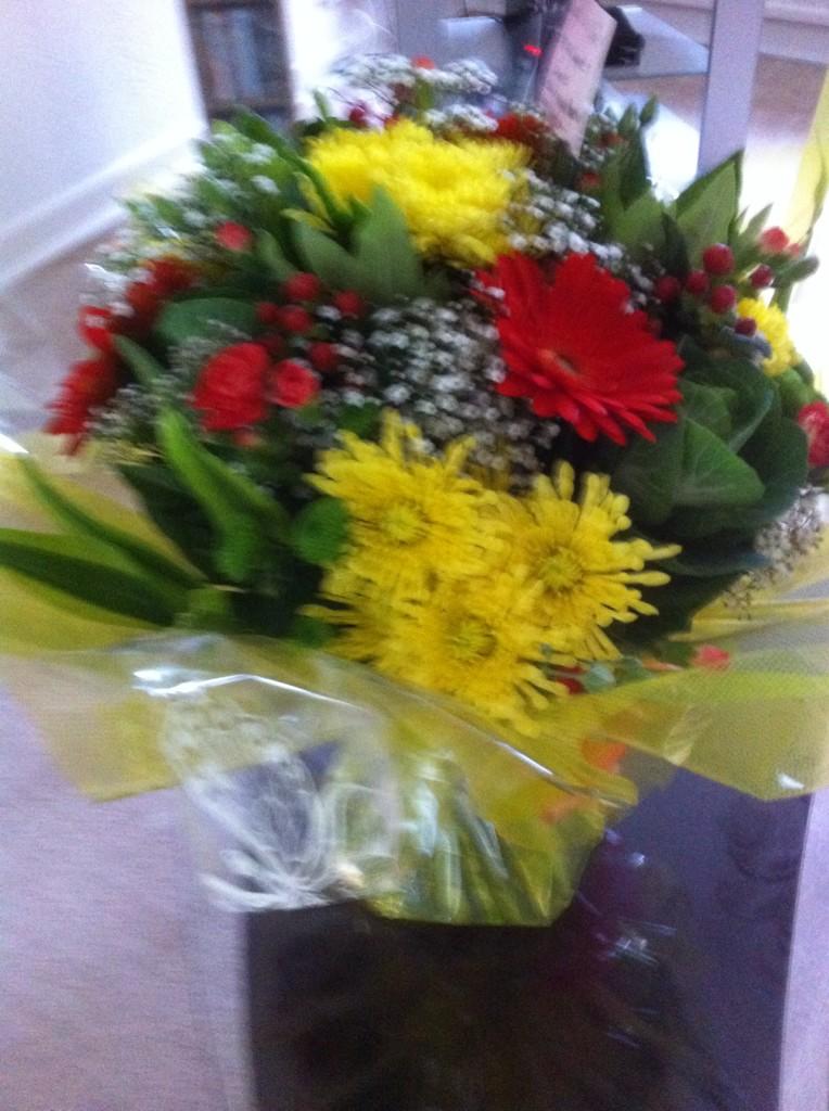 vald14's tweet image. Beautiful flowers sent by a client.Thank you @MrfranchiseChe #valuetheprocess #socialmedia