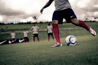DelinquedIN's tweet photo. Jugando al fútbol me olvido de todo. http://t.co/B6b1ybJlYv