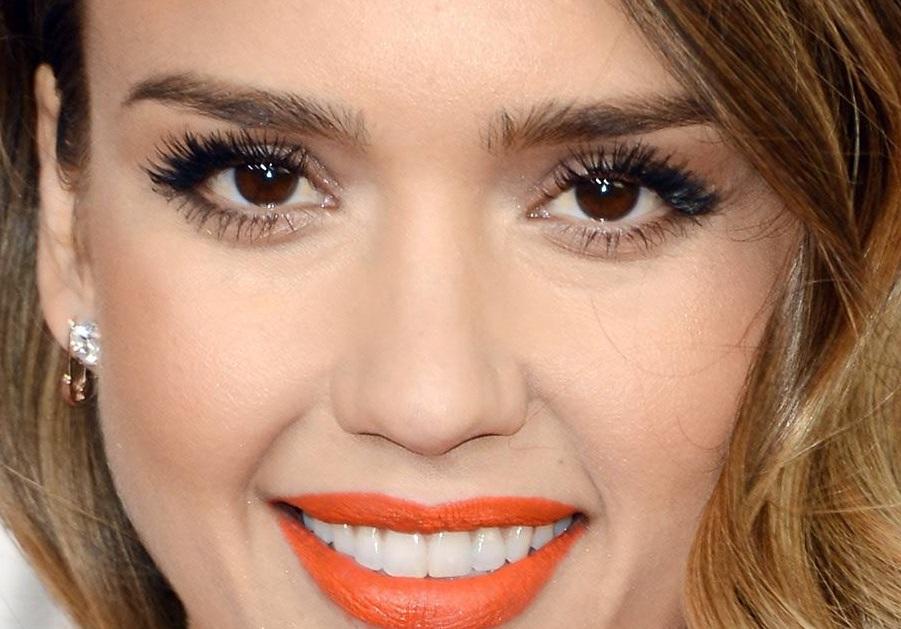 Beat_Brows's tweet photo. Who's your brow inspiration? Post your favorite #celebbrows with us and enter for a chance to win a special treat. http://t.co/9yDcK6Dl7i