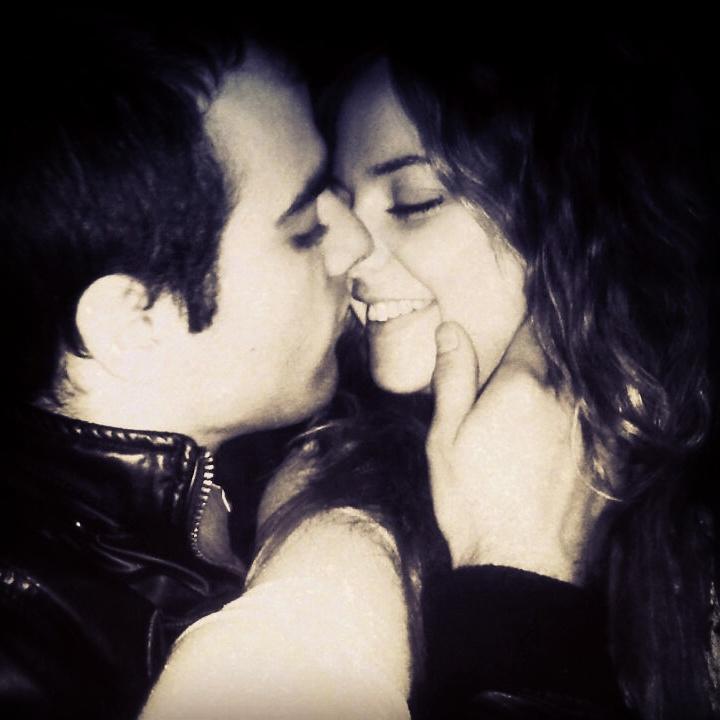 ekaitzfernande1's tweet photo. mas noches de estas tu y yo solos :) ♡♥♡♥ http://t.co/7icrOP4zac