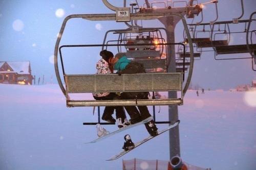 WinterBoarders's tweet photo. Every snowboarders relationship goal http://t.co/SfAMiRjgM9