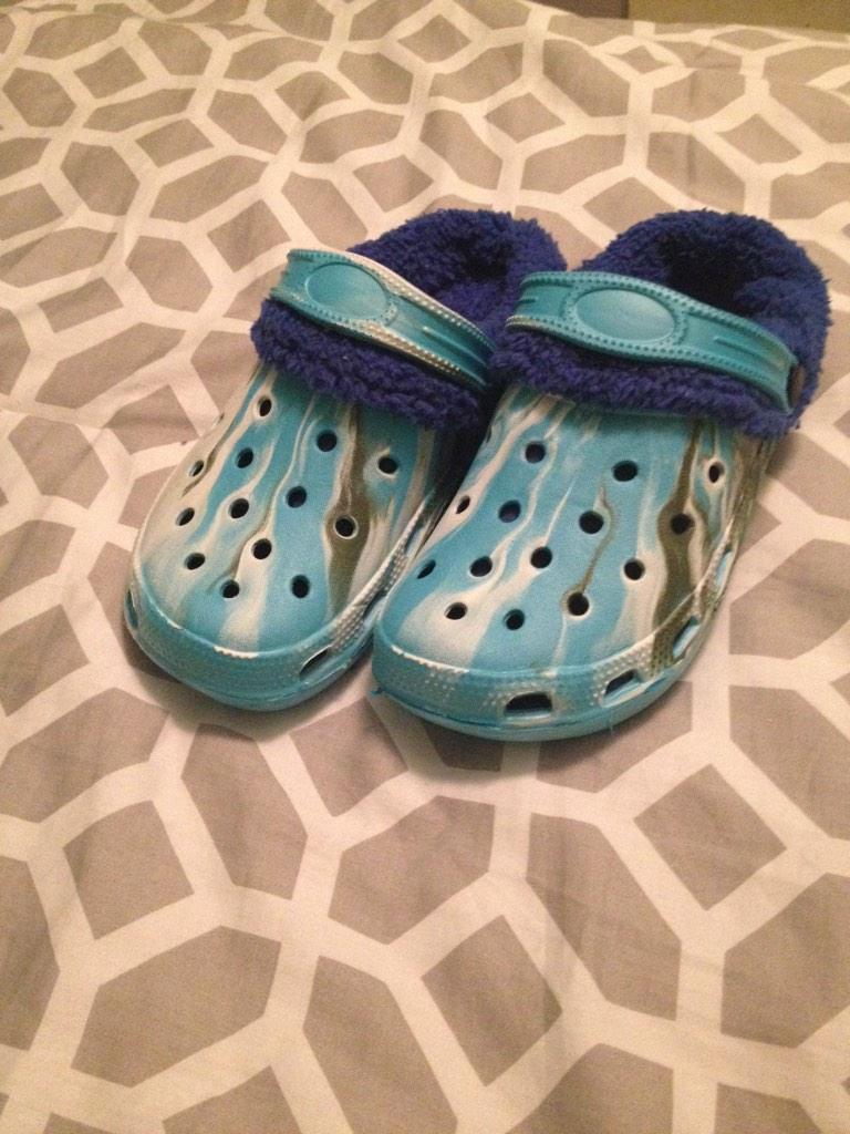 bian_kat's tweet photo. Special S/O to my fockey sisters and coach Jackson for getting me new crocs😂  #crocscomeback http://t.co/aZXFxx89o4
