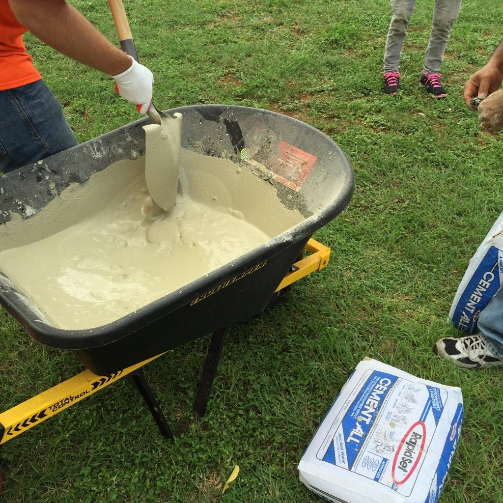 BeccaFire's tweet photo. #TeamDepot #pearlcityhomedepot#veteranshousingproject#HomeDepot http://t.co/DIcsmsV8TP