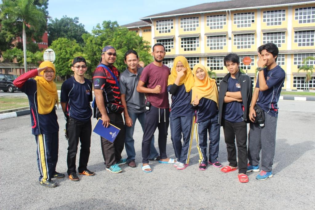 sukan_uitmperak's tweet photo. TEAM UiTM PERAK..
#karisma2014 
#volunteer 
#stafmelayukacak http://t.co/z3b4647kF4