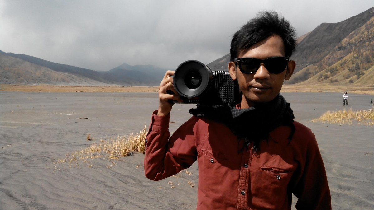 WowoHSV's tweet image. Beginilah gaya Darius Manihuruk ketika pegang kamera High Speed Video #Fastec #TS3Cine