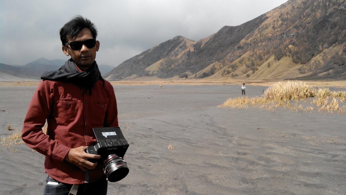 WowoHSV's tweet image. Beginilah gaya Darius Manihuruk ketika pegang kamera High Speed Video #Fastec #TS3Cine