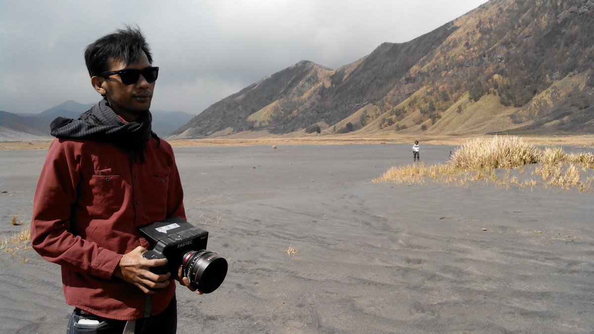 WowoHSV's tweet image. Beginilah gaya Darius Manihuruk ketika pegang kamera High Speed Video #Fastec #TS3Cine