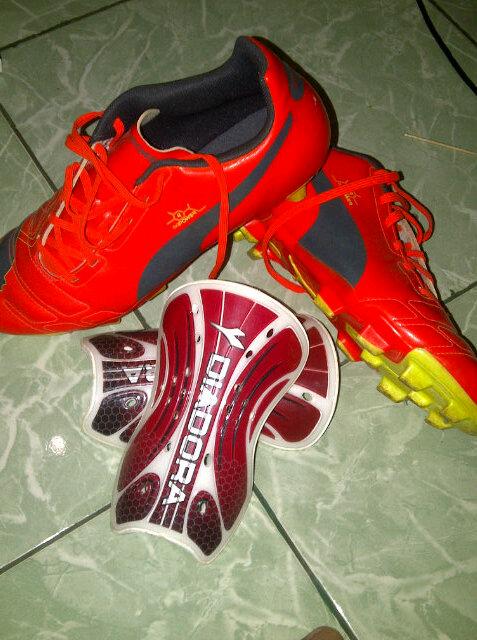 andanafikri1's tweet photo. JUAL sepatu bola puma evo4 untuk daerah depok, jaktim, dan jaksel minat hub. 085711844451 http://t.co/qEIp2i4gE2