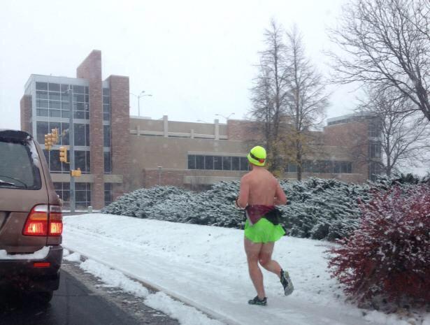 AuroraPD's tweet photo. Only in Colorado! MT @CBSDenver: Anyone else up for a run? http://t.co/SDrpjGljzl