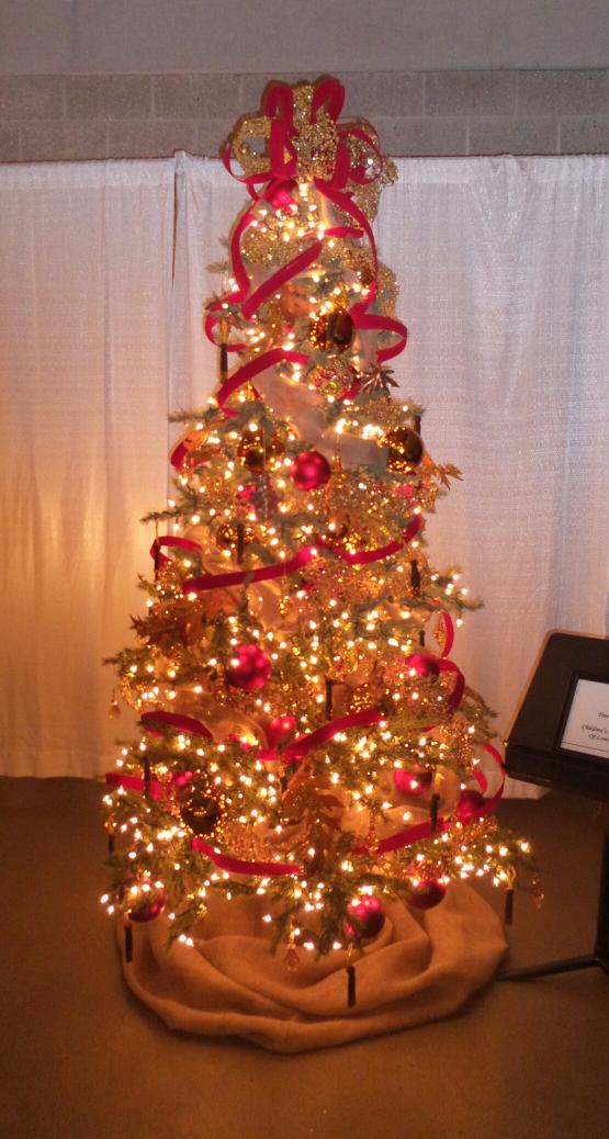 CACofLowndesCo's tweet image. It has been a wonderful evening @ Festival of Trees. Check out our beautiful tree donated by The Flower Gallery #vbor