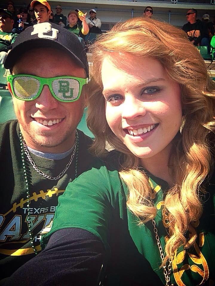 HollStars1's tweet photo. Last of the homing game/ pervade pics. Shes so pretty @hollytmusic @Baylor http://t.co/LTwGujGcdl