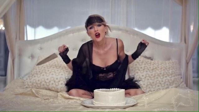 QuoteTaySwift's tweet photo. *when someone tries to steal my food* http://t.co/Piu18ST19c