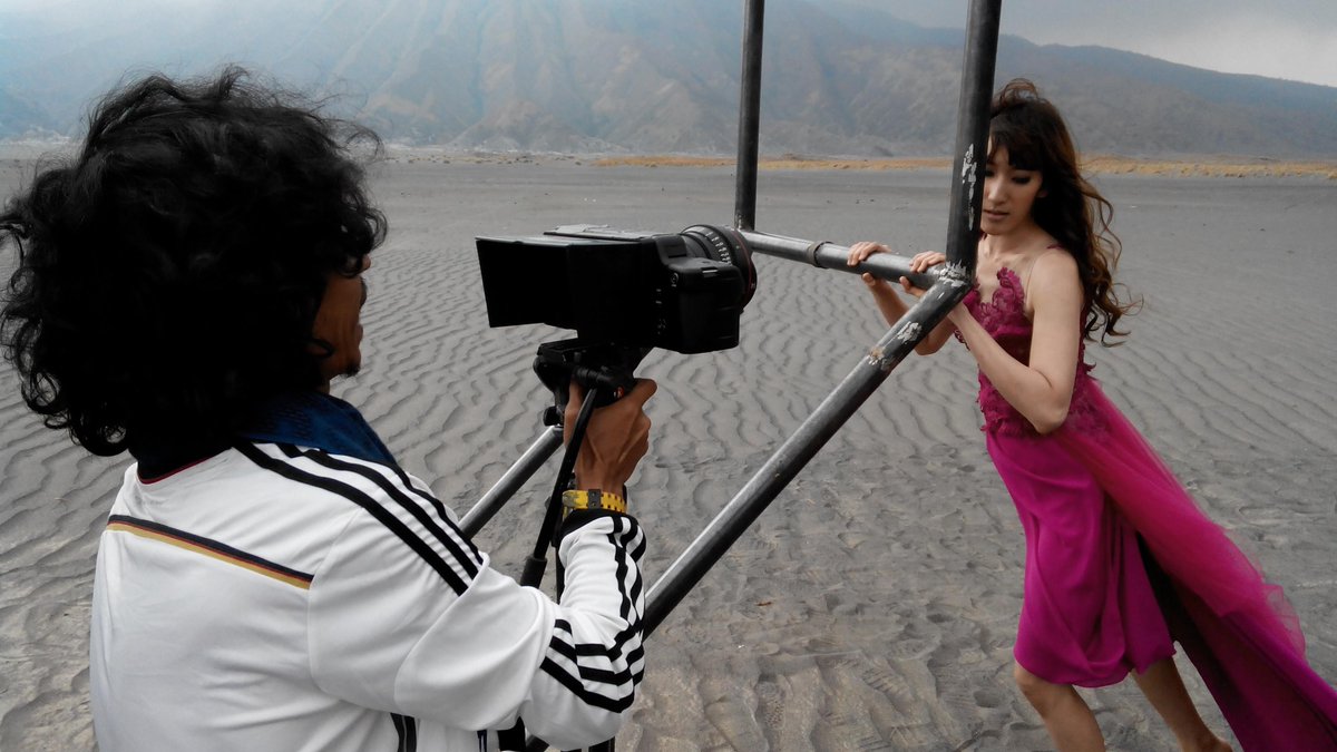 WowoHSV's tweet image. Umar @Umarcinema711 sedang menggunakan kamera High Speed Video Fastec TS3Cine di Bromo. #Fastec #TS3Cine #Bromo
