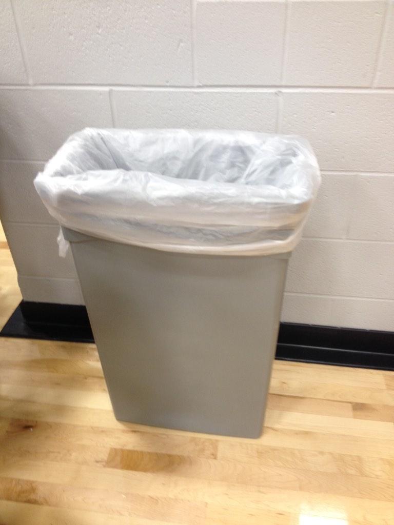 TheDenWHS's tweet photo. Rare pic of the Saint's basketball team #ptp http://t.co/JM9XlXU6Vx