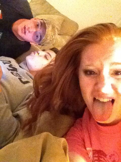 Mersadies11's tweet photo. My Friday night. 😂 http://t.co/qBkA4j96yI