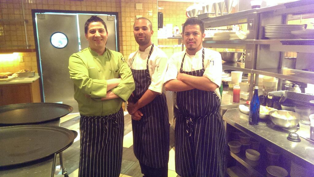 DCChefJames's tweet photo. #bistrobis with @LisbinoAntonio and #Alex #yeschef http://t.co/0kqtPjM5uj