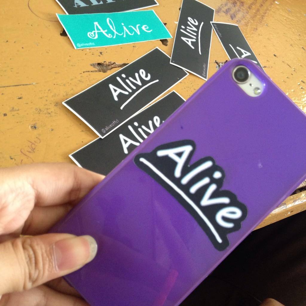 aliveoffcl's tweet photo. buat kalian semua, dapetin dan tempelkan sticker alive nya yaaa:D http://t.co/g3IG9LUyBu