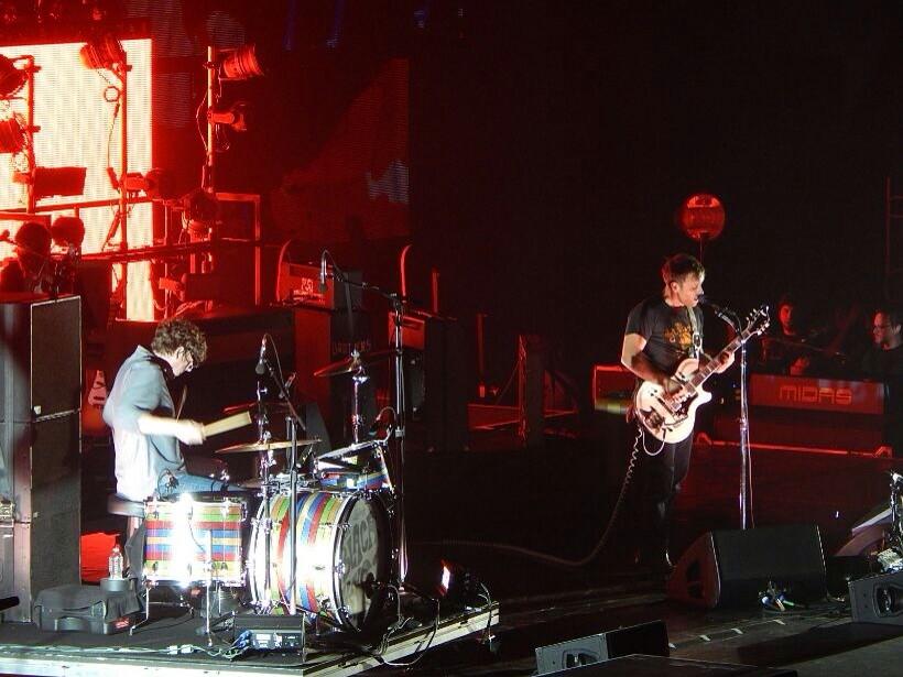 Tammy_Sherrill's tweet photo. Last night 🙌 #turnbluetour #theblackkeys #JakeBugg @JakeBugg @theblackkeys @patrickcarney @GinaMarie__ http://t.co/bc9z1KjXVf