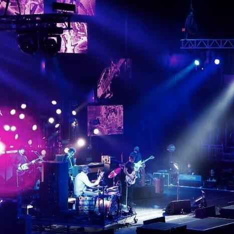 Tammy_Sherrill's tweet photo. Last night 🙌 #turnbluetour #theblackkeys #JakeBugg @JakeBugg @theblackkeys @patrickcarney @GinaMarie__ http://t.co/bc9z1KjXVf
