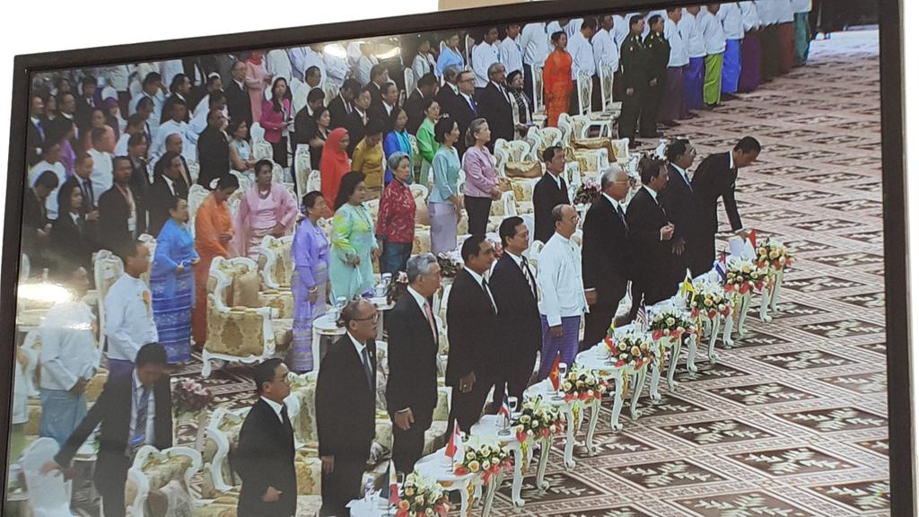 Puijinta's tweet photo. เปิดงานประชุม #25thASEANSummit อย่างเป็นทางการแล้ว ที่กรุงเนย์ปิดอว์ โดยมีผู้นำ 10 ชาติสมาชิกเข้าร่วม #NationTV http://t.co/r56ZmGu7VB