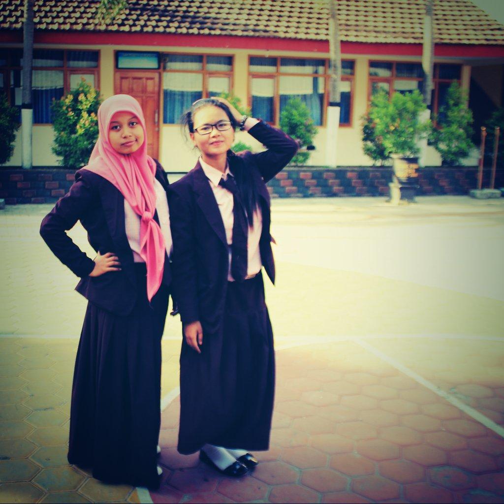MiaLala07's tweet photo. Jadi model dadakan di sekola,,, (⊙o⊙) http://t.co/TKn73Ldov8