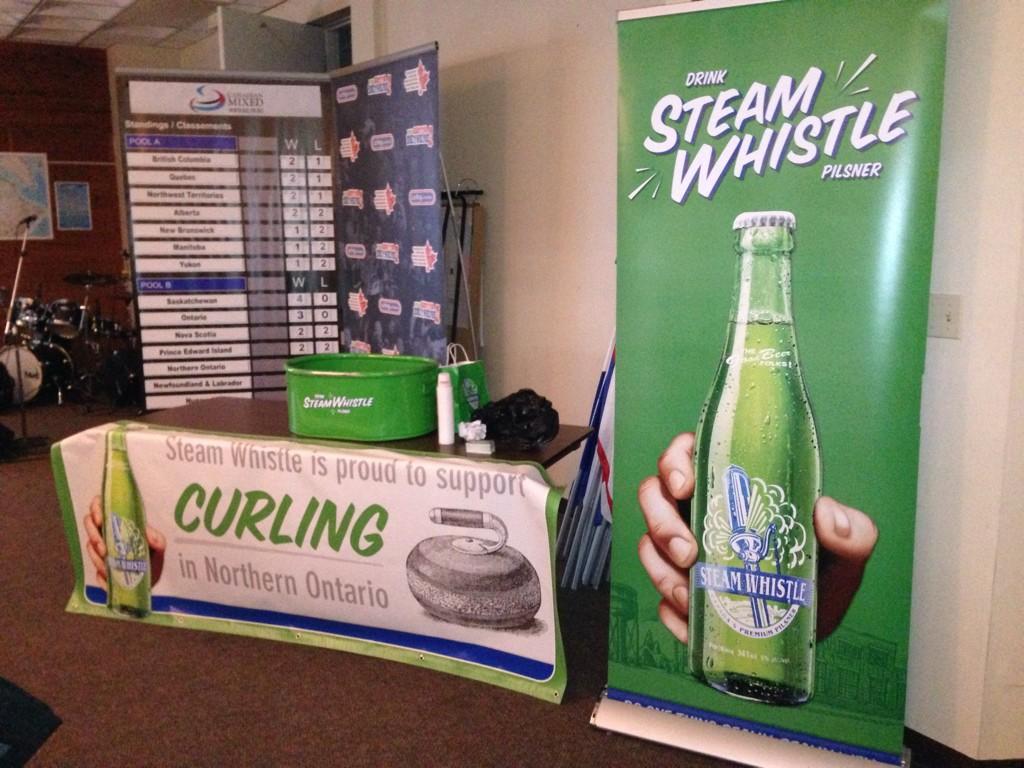 northbaycurling's tweet image. Thanks to Tim @SteamWhistle for sponsoring the #2015mixed #canadianmixed great samples tonight! #mixitup15