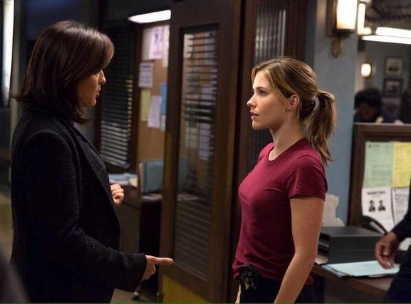 SophiaBush's tweet photo. Thank you all for joining us on this #CrossoverWeek journey! Are you ready to see THIS pair tomorrow!? ❤️ @Mariska http://t.co/vxsG5nn527