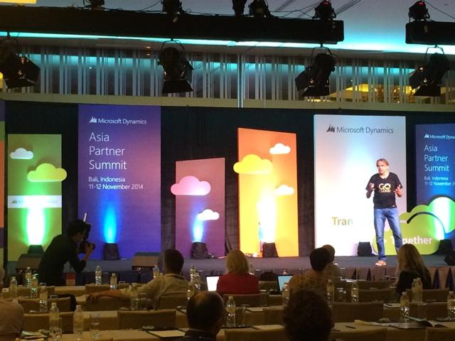 AsiaPS14's tweet photo. #AsiaPS14 #HerbProoy #saasplaza talks about #CloudCloudCloud #On-Prem vs #Cloud installations and #TCO http://t.co/s6ZHiAs7Sq