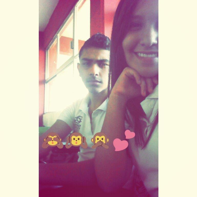 iEsli_'s tweet photo. Con el friend💛 http://t.co/k9FrgOD53X