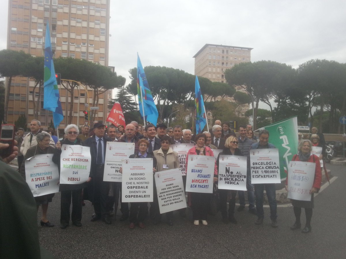 Manifestazione in corso contro la chiusura del reparto di oncologia <a href="/masi_marcri/">Mariacristina Masi</a> @ClubFI_Ostia