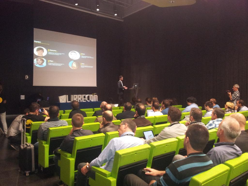 Videona_es's tweet image. #salaopen DRONES de @ErleRobotics. #librecon #Librecon2014 @Pablo_FMM ya tiene ganas de tener uno