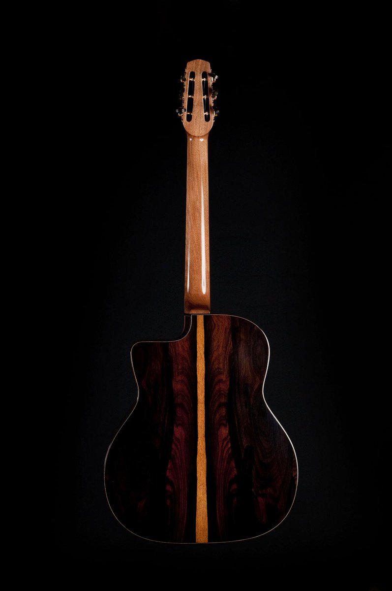 JulieLumenCom's tweet photo. Magnifiques guitares #madeinFrancewithlove ! @philippecattiaux http://t.co/Hw28rhfFHR http://t.co/kHQ3mqCMD5