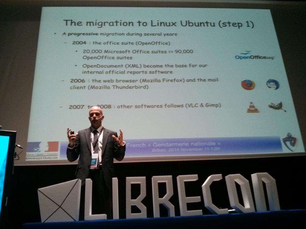 oscarzor's tweet image. Stephane Dumond de @Gendarmerie nos explica la mayor migración a Linux efectuada en el mundo (95.000) #Librecon2014