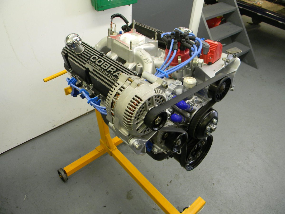 RedlineCobra's tweet image. Finishing touches today in the Redline workshop #enginerebuild #accobra #engineroar #shelbycobra