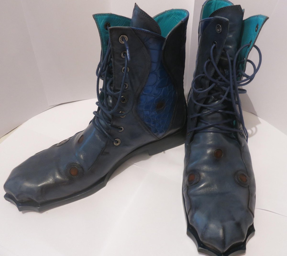 stephenmahoneym's tweet photo. #Christmas has come early #SantaClaus at #JackMoran shoes has sent me #luxury #Crocodile #kangaroo #boots .Love themX http://t.co/p5tOuQfJex
