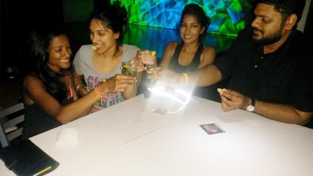 Nalini_Maharaj's tweet photo. Loving the farewell lime โบ๏ธ TEQ's Tuesdays continued ๐#Beveca @safiyyah_ali @rochelle_ramlal #BrizzleBear #SaludTues http://t.co/kphLO18MZK