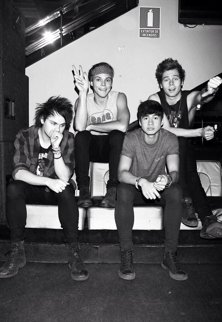 5SOS_Daily's tweet photo. You're kinda, sorta, basically, pretty much always on my mind.

 @5SOS for #AMAs New Artist of the Year http://t.co/Z8VQnfoB2R