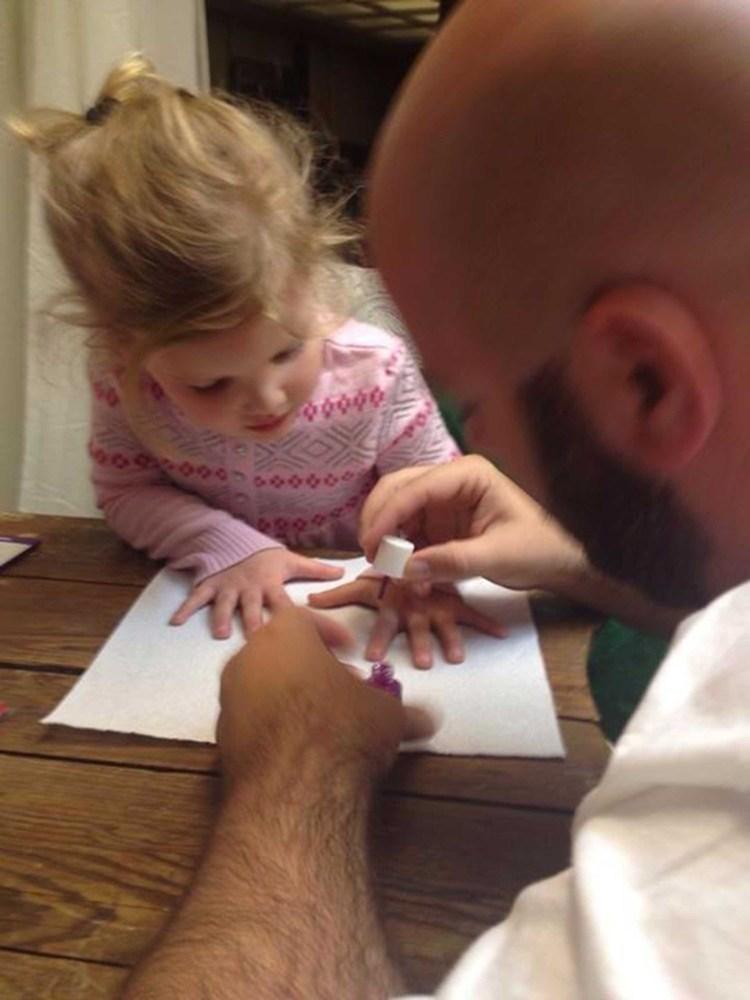 MinbieBaby's tweet photo. Candid Photos That Sum Up What Fatherhood Looks Like http://t.co/ge3mEB4vto http://t.co/InKqN1d257