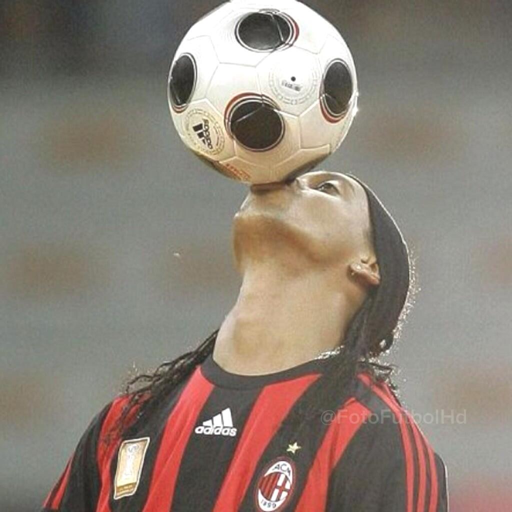 KazekeyKey's tweet image. "@Dinastiafutbol: Bésala, demuestra cuánto la amas... http://t.co/xaII6sr2Wr"