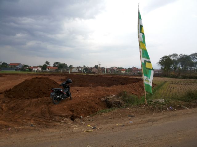 ptgoe's tweet photo. Pengurugan on progres pd lahan Pesona Hijau Residence - Rancaekek. Unit terbatas. http://t.co/2uQ44Pxhnu
