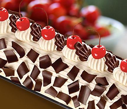 GoldilocksPH's tweet photo. RT if you think this #BlackForest roll turns your dull days into the sweetest days ever! http://t.co/GfUgVQK5hM