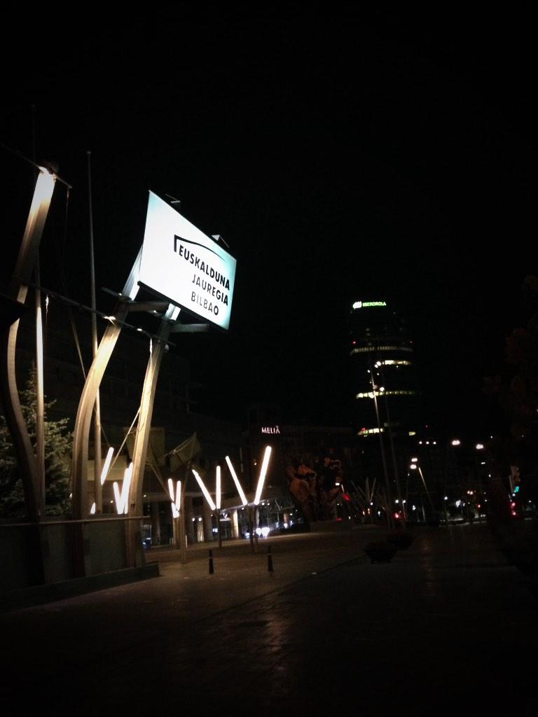 irontec's tweet image. En breve, el Euskalduna se llenará de negocios y tecnologías abiertas: 2ª jornada de #librecon #2014 #Librecon2014