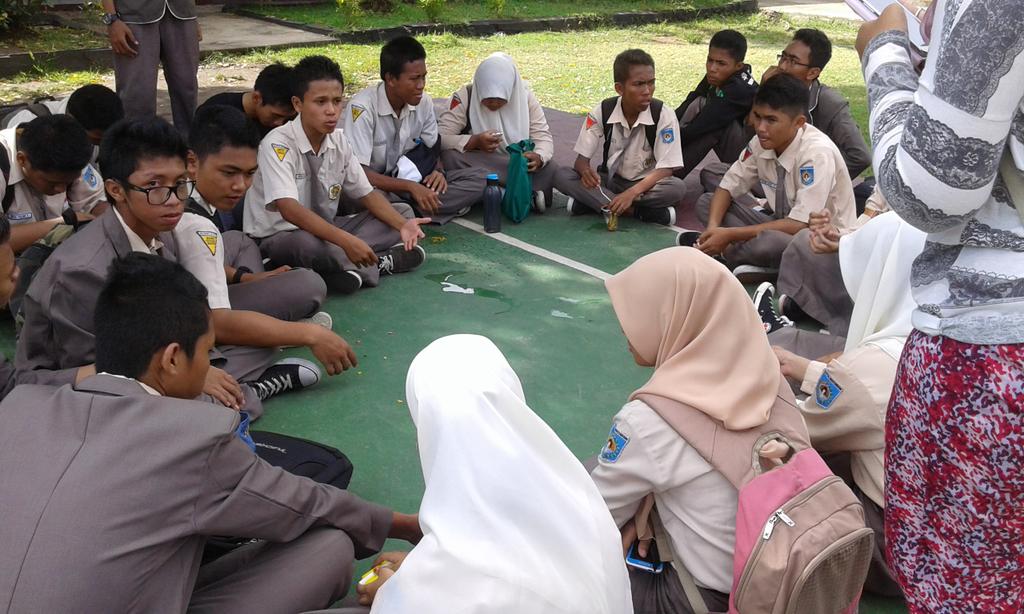 sman3MTR's tweet photo. Sore-sore gini asiknya rapat HSO dulu^^ #HSO2014 @mayohondaNTB http://t.co/F2VOq6D6yA