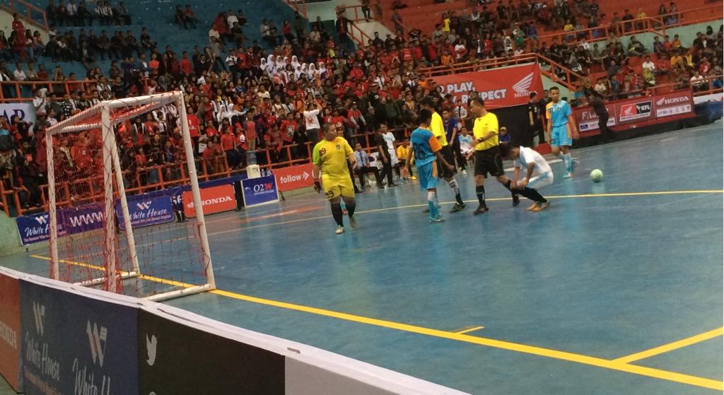 Pertandingan SMAN 11 Mks Vs SMK Techno Terapan super sekali, mampu memikat ribuan sorot mata di #HONDAKFL2014