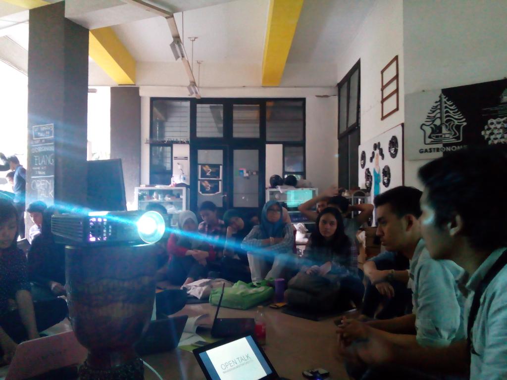 HIMASTHAPATI's tweet photo. sedang berlangsung open talk archproject. ayo merapat sampaikan aspirasimu ! @SemutJahil @SahabatKicot @ELANGars11 http://t.co/xBcPdTpPhP
