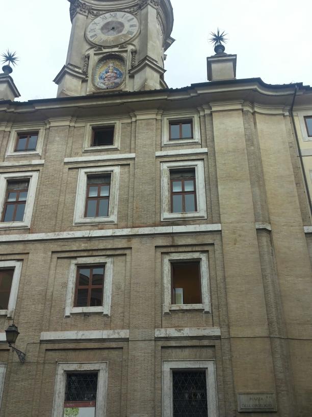 GiudittaStucchi's tweet photo. Anche i luoghi e i loro nomi sono imposti dal tempo.(Roma, P.zza dell'Orologio) @GiaccardiChiara #SAM2014 http://t.co/PzYC43gcEj