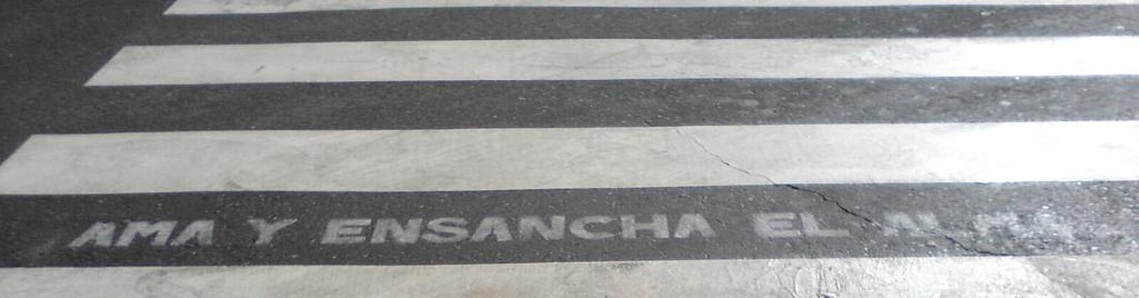 fito_quotes_'s tweet photo. Acción poética en las calles de Salamanca, ¿Algo más bonito? #Extremoduro #Ama #Salamanca http://t.co/EKJh7wDiId